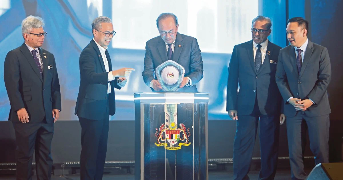 Malaysia Must Evolve Its Security Framework Beyond Military and Police, Anwar Says