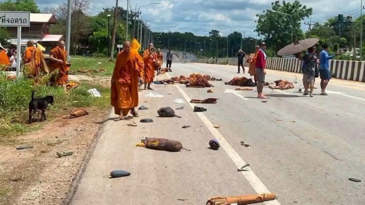 Eight Monks Die as Pickup Truck Veers Into Pilgrimage Group in Thailand