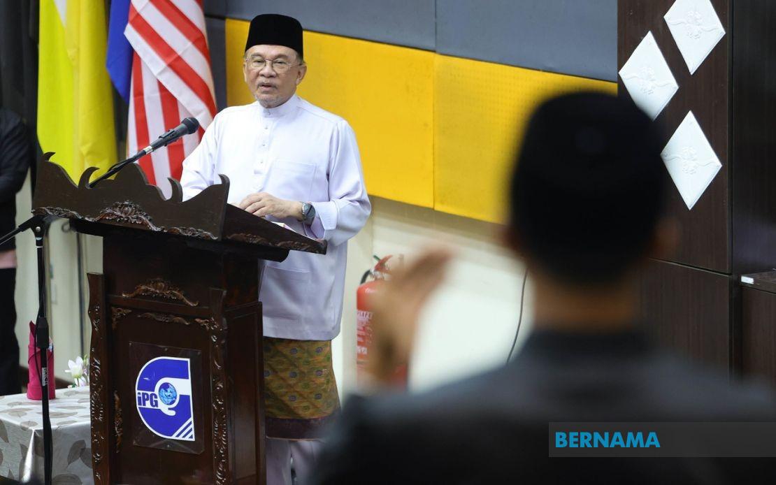 Malaysia Must Develop Teachers Equipped With Tech Skills and Strong Values, PM Says