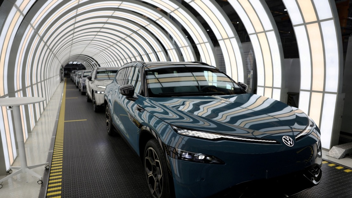 EU Tariffs Reshape EV Supply Chains, Pushing Western Makers Back to Europe