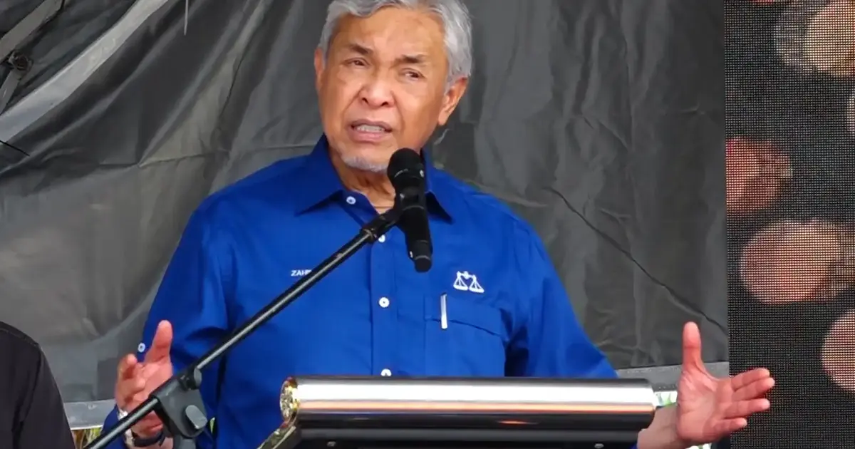 Zahid Dismisses Puad's Criticism, Urges Umno to Focus on Johor Campaign