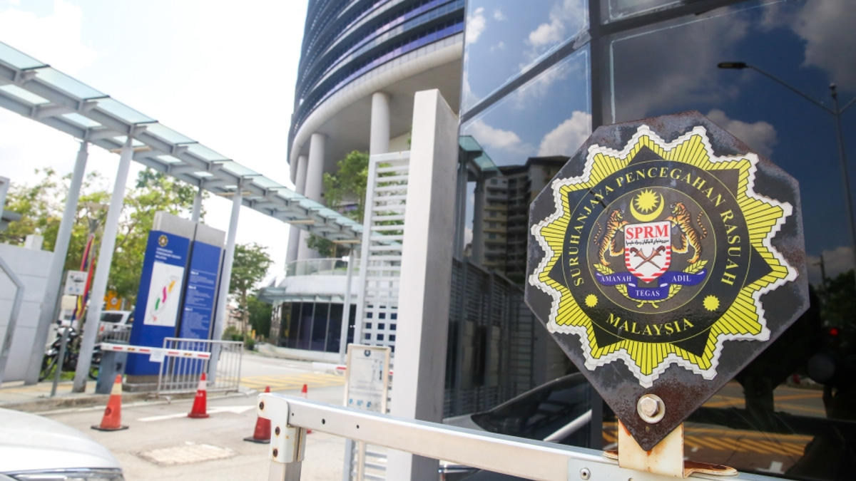 Former Civil Servant Held Over Alleged RM300,000 Welfare Fraud Using 11 People's Details