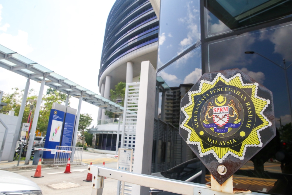 Former Civil Servant Held Over Alleged RM300,000 Welfare Fraud Using 11 People's Details