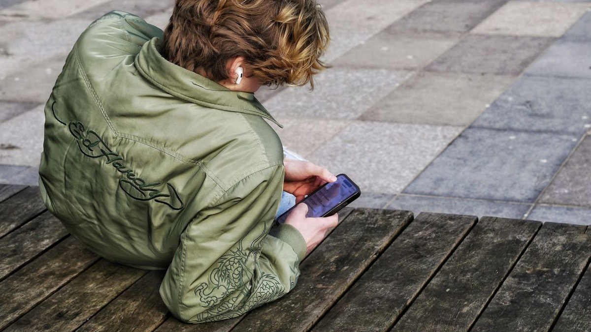 Survey Shows UK Teens Likely to Sidestep Proposed Social Media Curfew