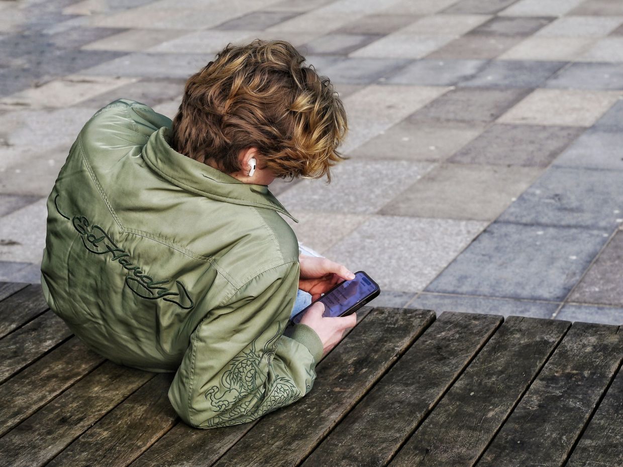 Survey Shows UK Teens Likely to Sidestep Proposed Social Media Curfew