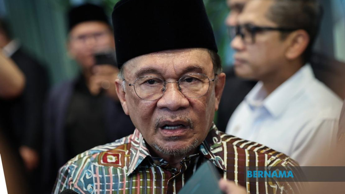PM Anwar: No Tolerance for Refugees Breaking Laws or Disrupting Public Order