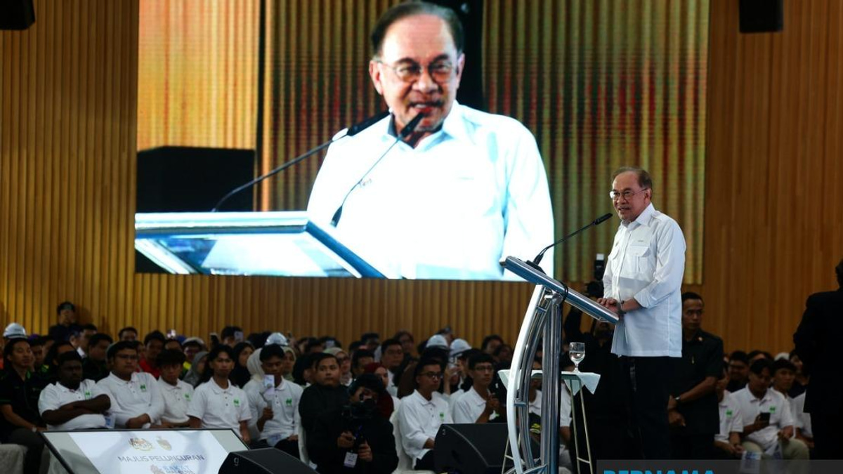 PM Anwar Launches Bakat MADANI to Develop 25,000 Young Talents Across Strategic Industries