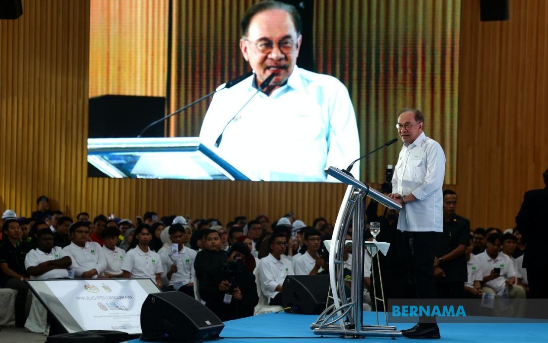 PM Anwar Launches Bakat MADANI to Develop 25,000 Young Talents Across Strategic Industries
