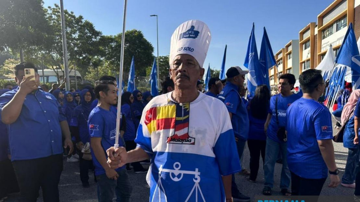 Johor Election: Selangor Retiree Spends Savings to Back Onn Hafiz