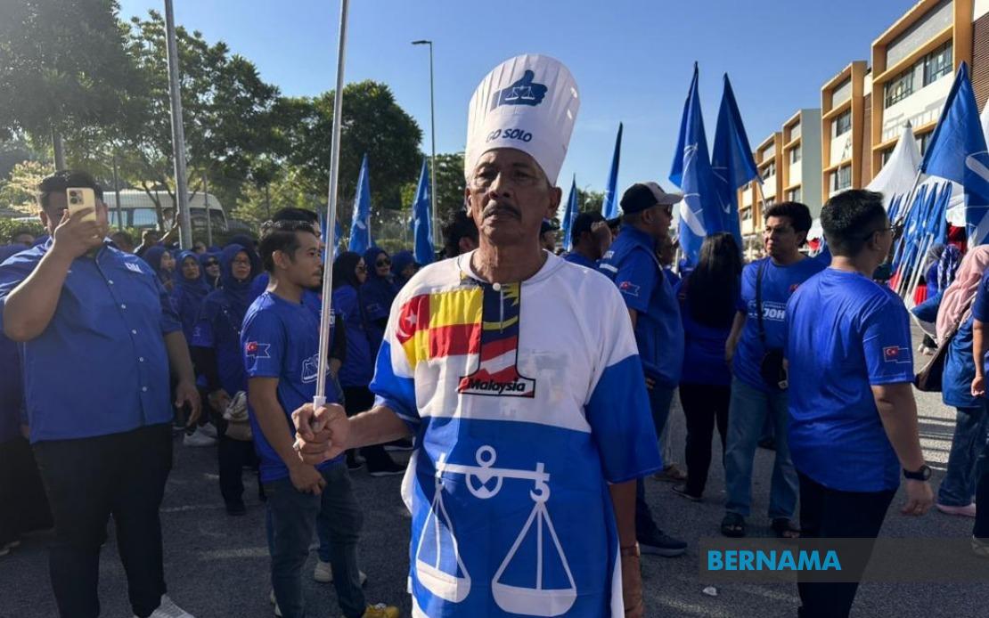 Johor Election: Selangor Retiree Spends Savings to Back Onn Hafiz