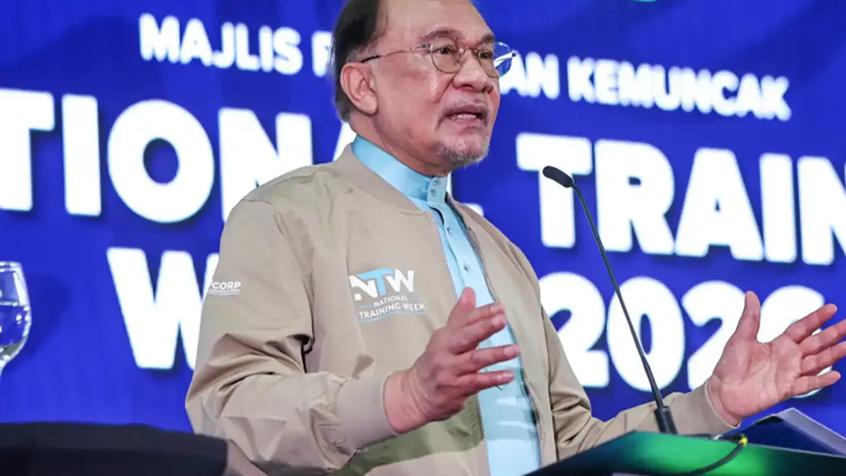 Anwar Rebuts Sanusi's Remarks on Non-Malay Loyalty, Affirms Constitutional Commitment