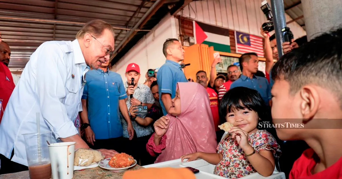 Anwar Acknowledges Administrative Shortcomings, Pledges Patient Reforms in Johor Campaign