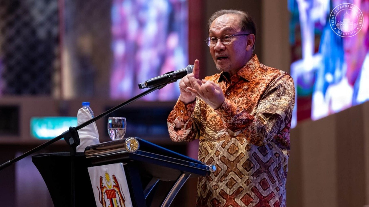 Government Committed to Supporting Youth Through Complex Challenges, Says PM Anwar