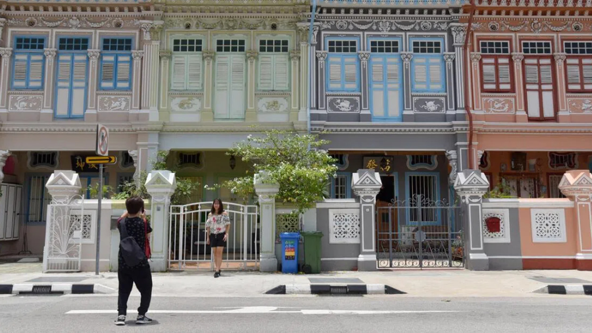 Singapore Lures Tourists With Grab Ride Discounts and After-Hours Nightlife Deals