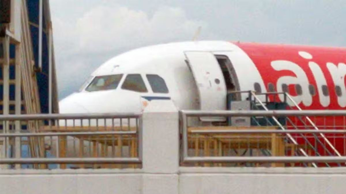 Landing Gear Defect Forces AirAsia Flight Cancellation at Tacloban Airport