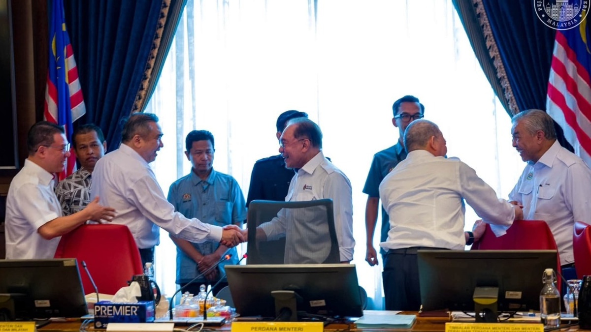 Anwar's Unity Message Strikes Chord as PH-BN Tensions Simmer in Negeri Sembilan