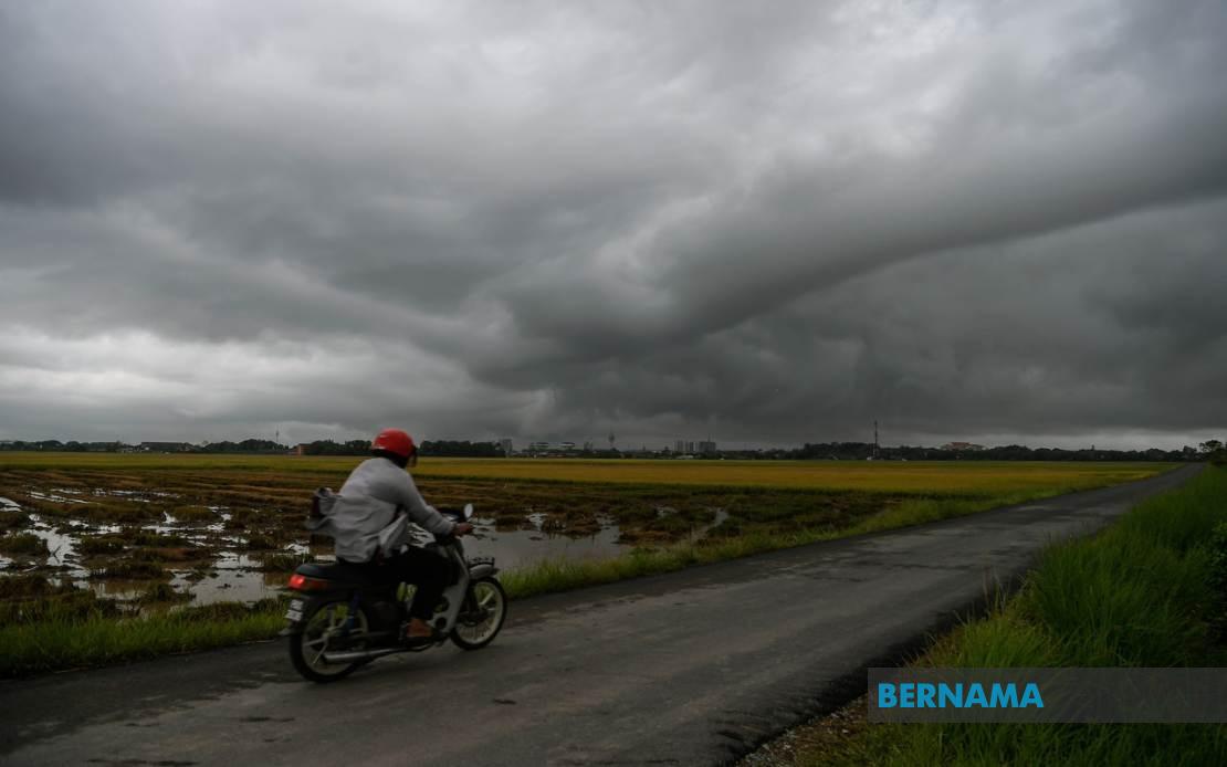 MetMalaysia Issues Severe Weather Alert Across Eight States Until Evening