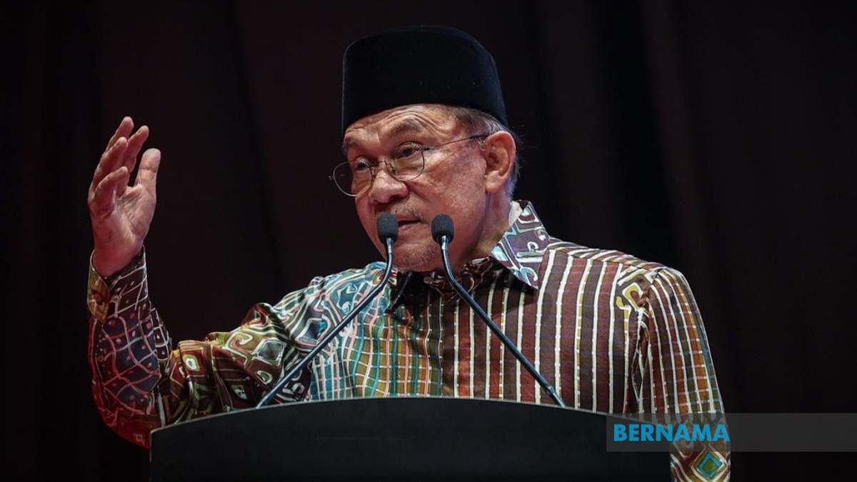 Waqf and Islamic Organisations Must Balance Technology With Core Values, Says PM Anwar
