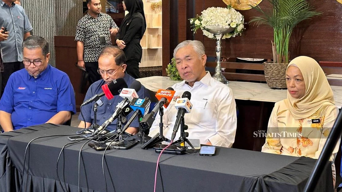 Zahid urges unity coalition to shelve Najib-Rosmah matters in Johor push