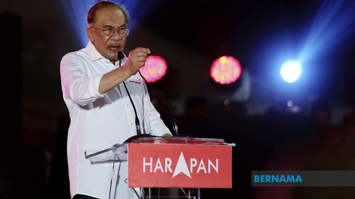 PM Anwar Urges Restraint on Royal and Constitutional Issues in Negeri Sembilan Campaign