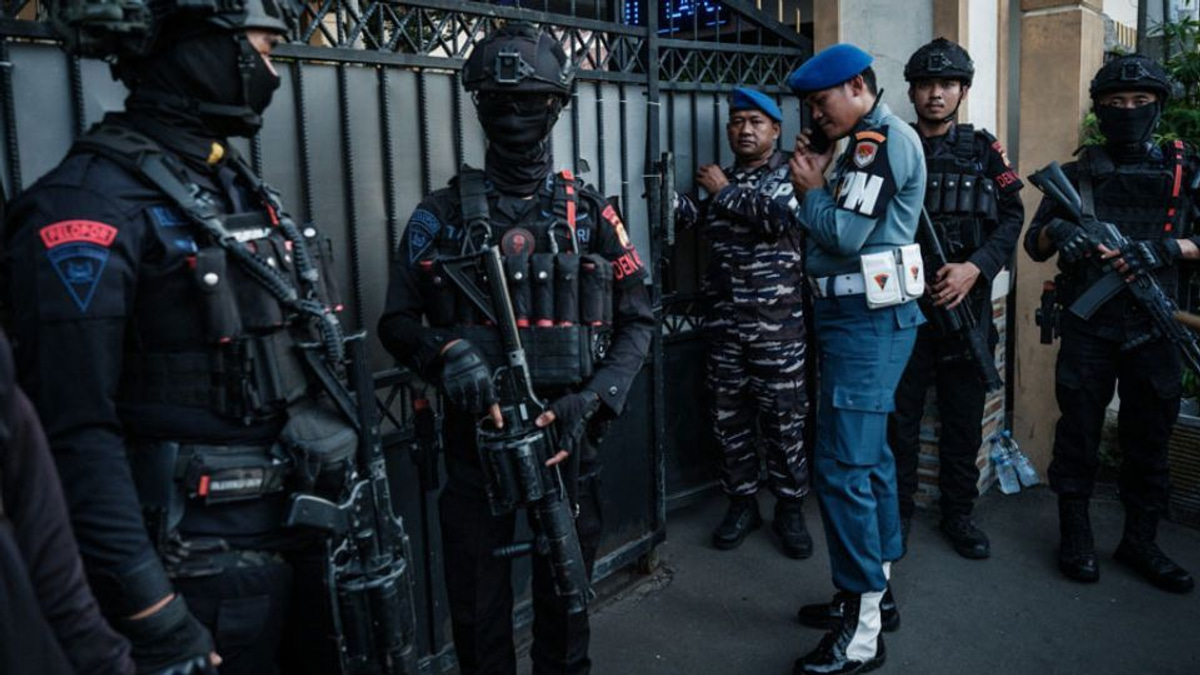 Man arrested after bomb threat forces evacuation at Jakarta primary school