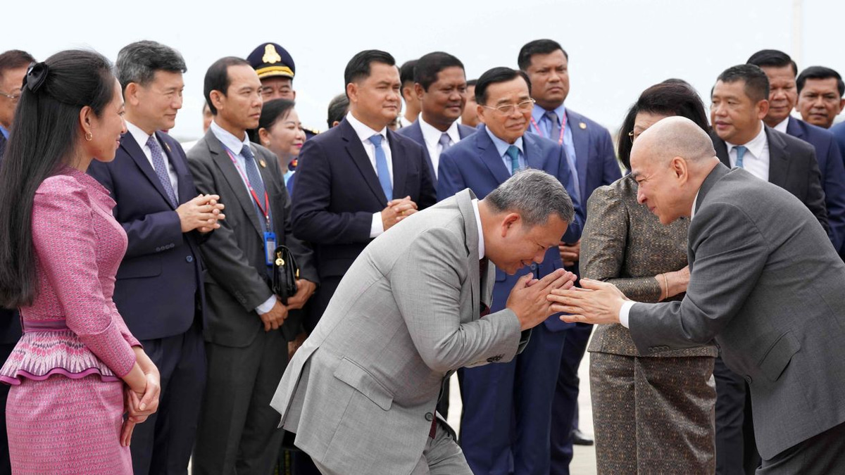 Cambodian King Returns Home After Cancer Treatment in China