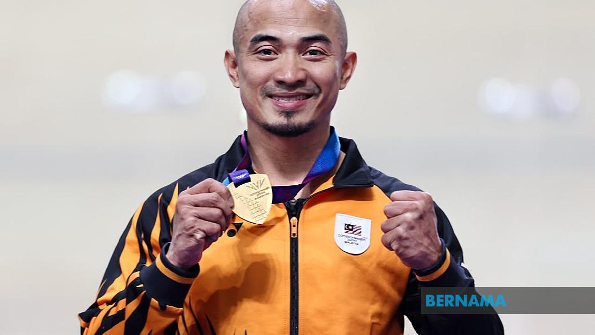 Anwar Hails Azizulhasni's Historic Commonwealth Games Keirin Victory