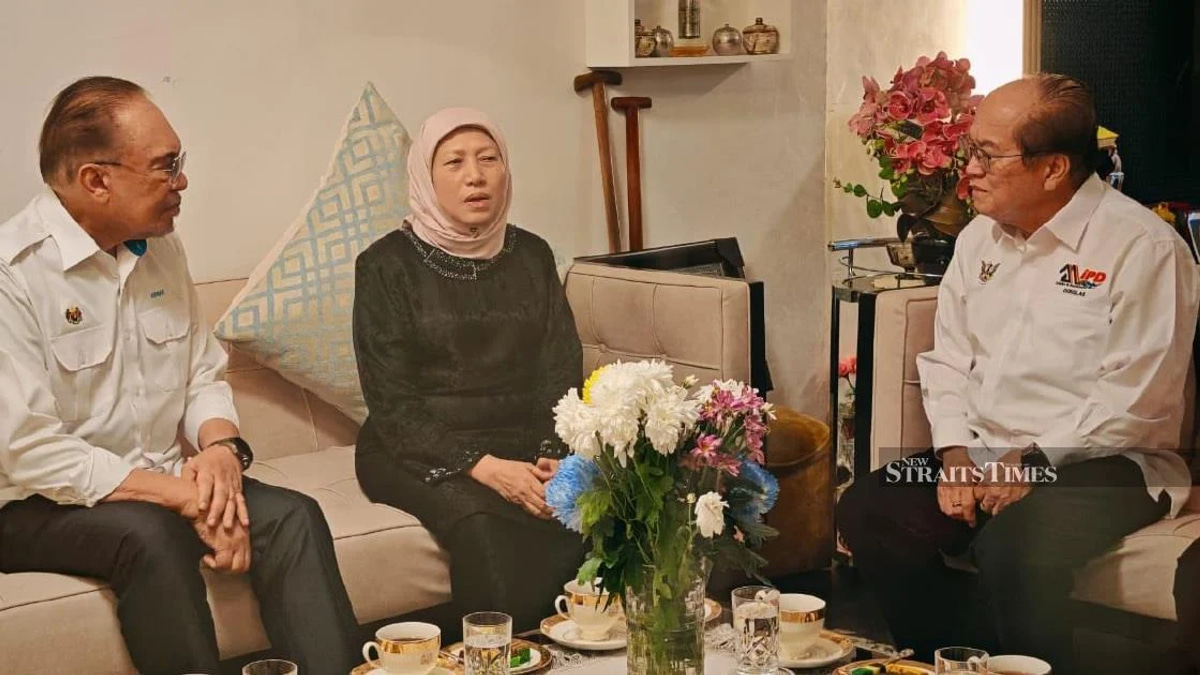 PM Anwar Extends Condolences to Nancy Shukri Following Husband's Passing