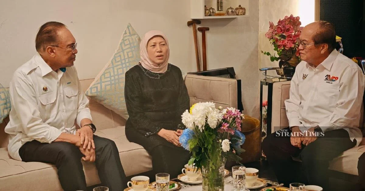 PM Anwar Extends Condolences to Nancy Shukri Following Husband's Passing