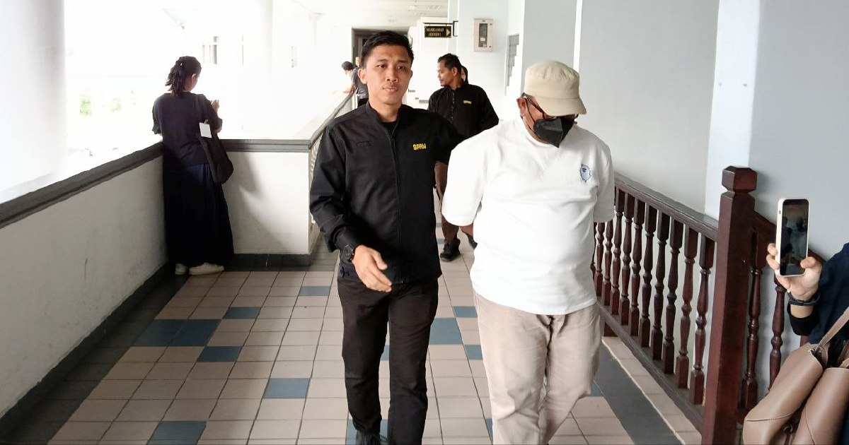 Immigration Officer Faces Seven Bribery Charges Over Restaurant Owner Payments