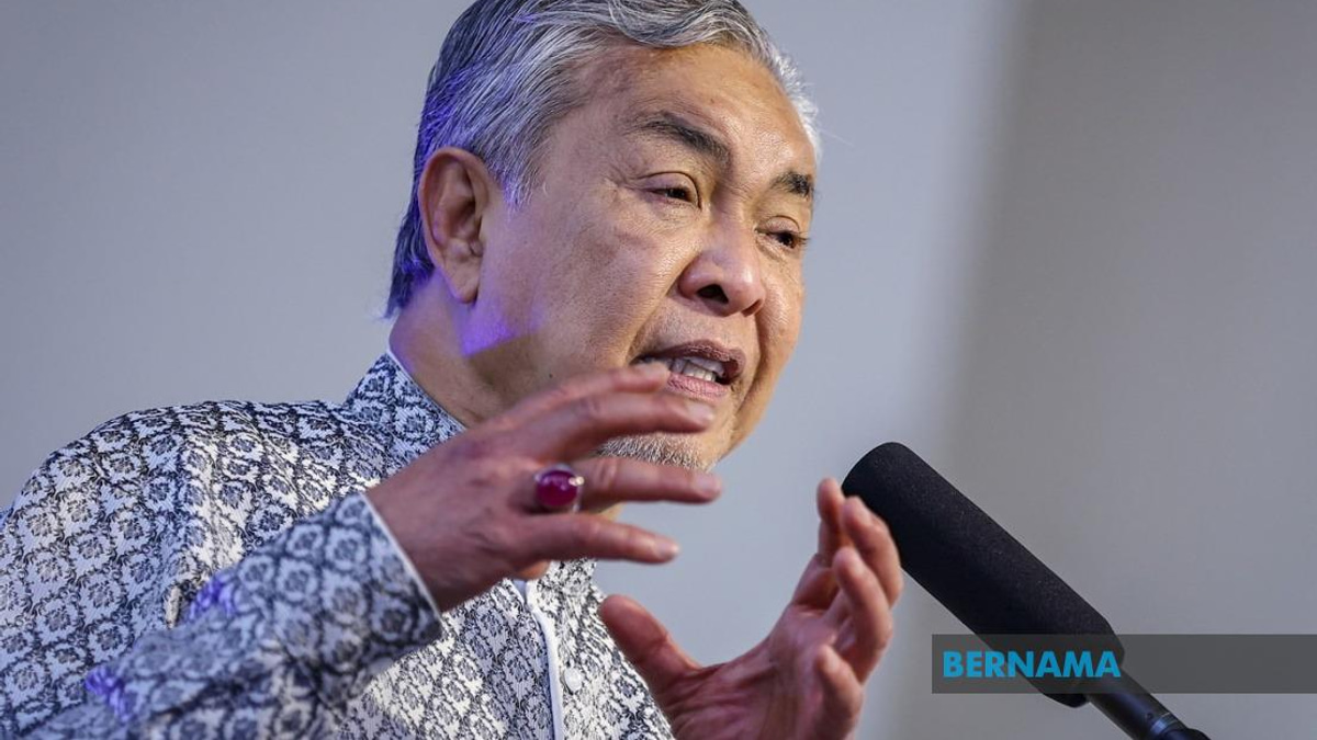 Ahmad Zahid Urges Rivals to Focus on Policy, Not Past Grievances in Johor Poll