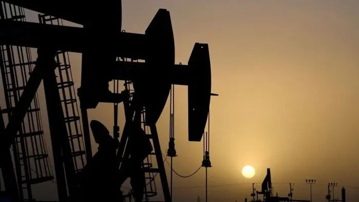 Oil Prices Surge as US-Iran Tensions Escalate and Red Sea Route Faces Potential Blockade