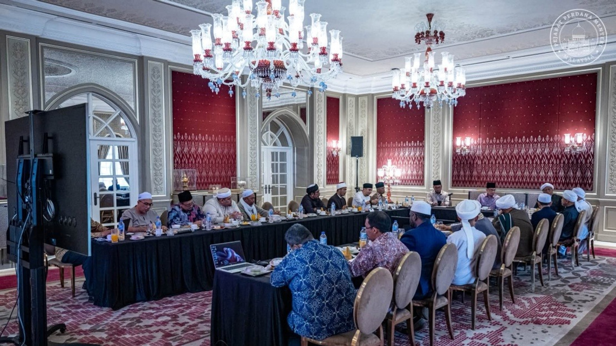 Anwar Emphasises Role of Religious Scholars in Guiding Policy Direction