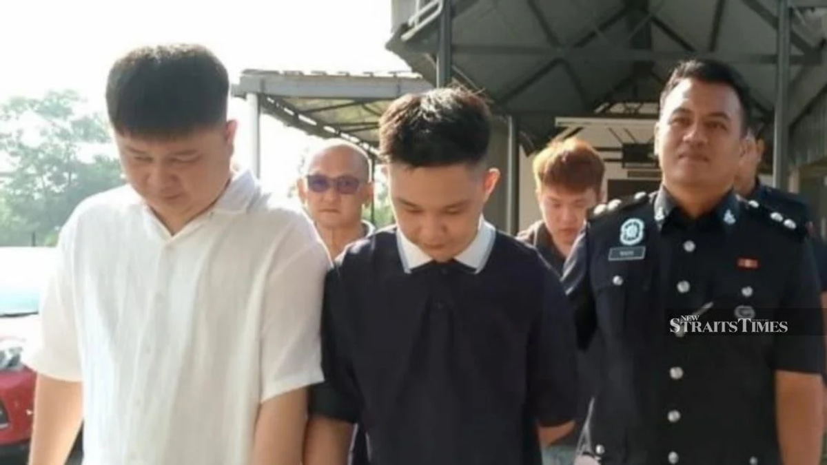 Four accused, including brothers, deny running online gambling centre
