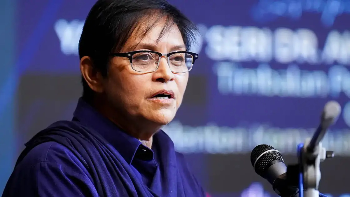 Malaysia Must Be Permanent Home, Not Waystation, Azalina Tells Perikatan