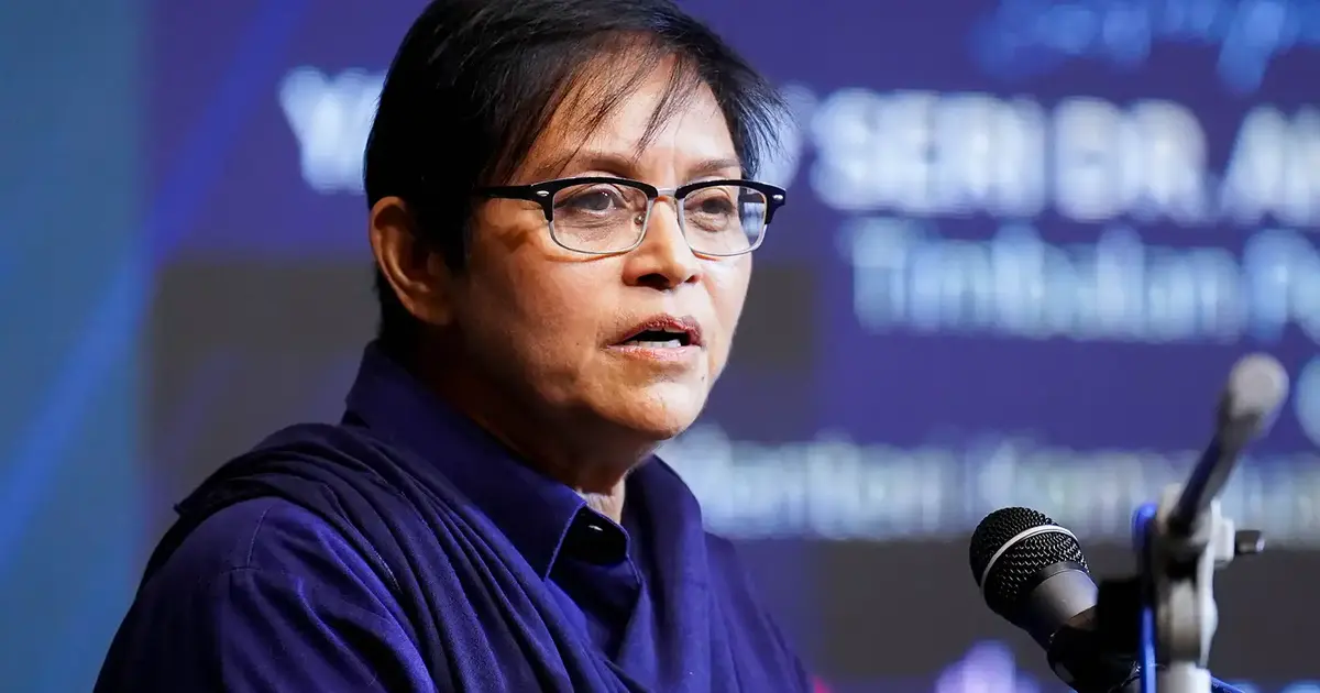 Malaysia Must Be Permanent Home, Not Waystation, Azalina Tells Perikatan