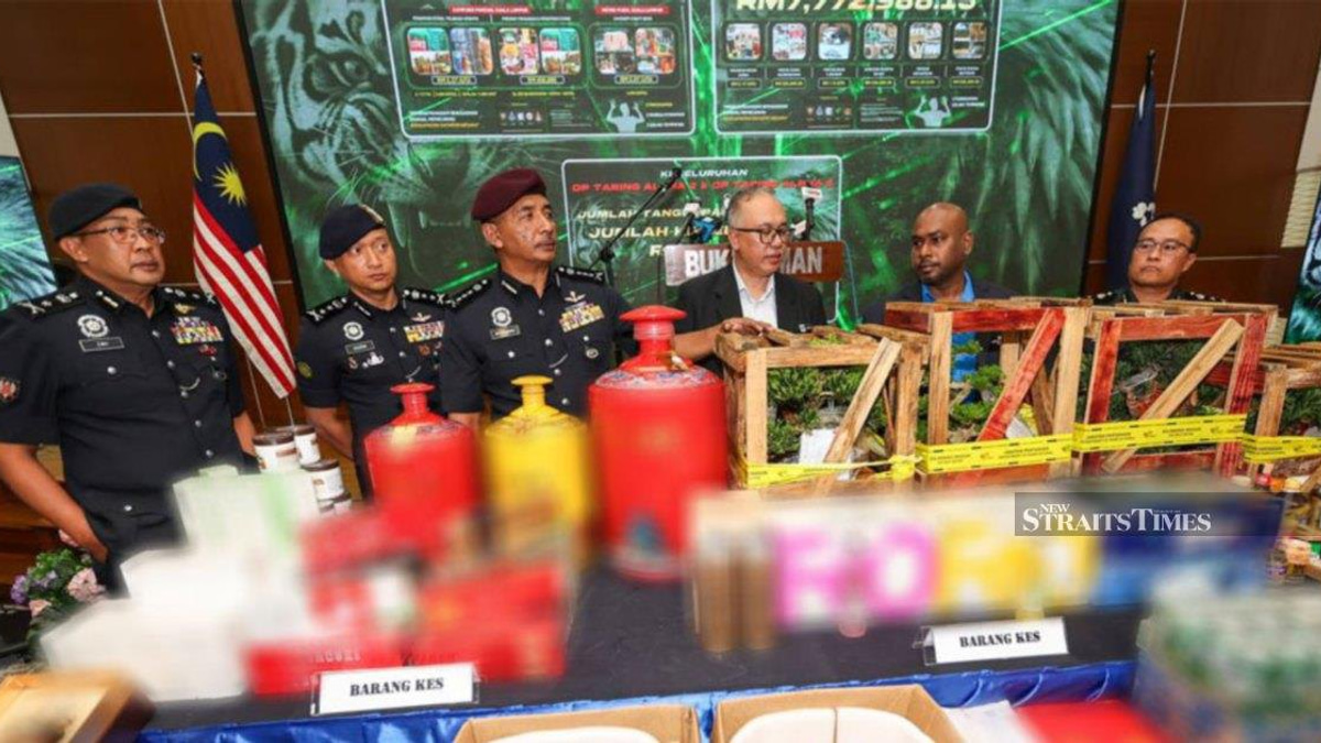 Police bust smuggling rings, arrest five and confiscate RM12.8mil in contraband