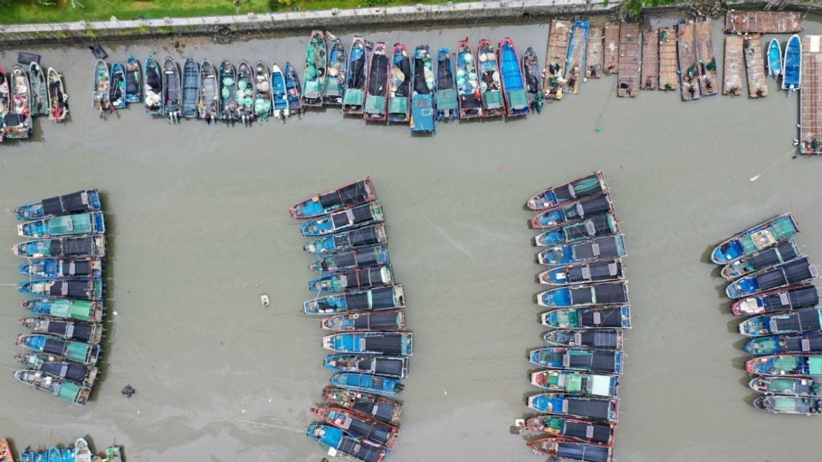 China Declares Highest Typhoon Alert as Noul Bears Down on Guangdong