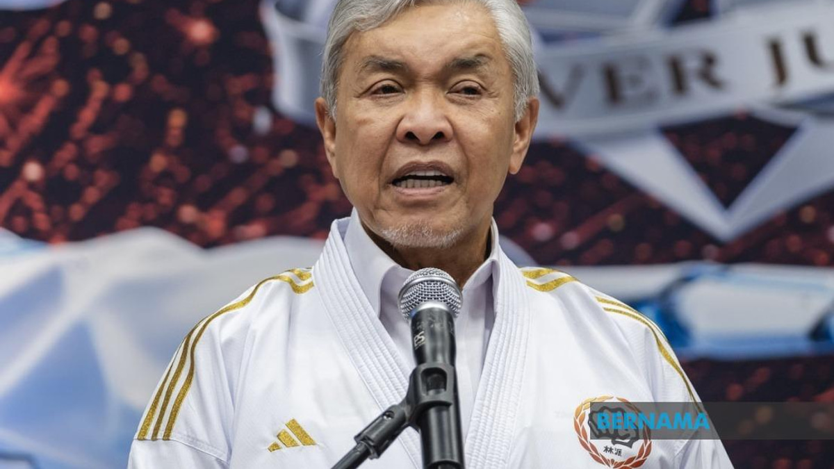 BN Takes Measured Stance As Leaders Exit Ahead of Johor Polls