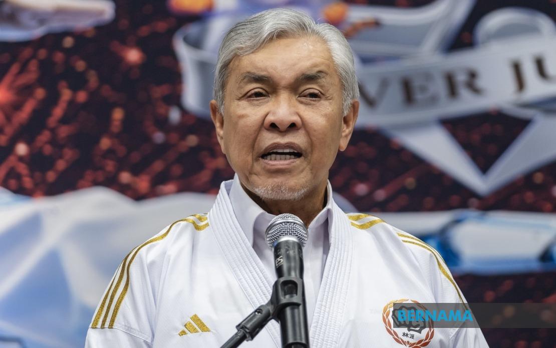 BN Takes Measured Stance As Leaders Exit Ahead of Johor Polls