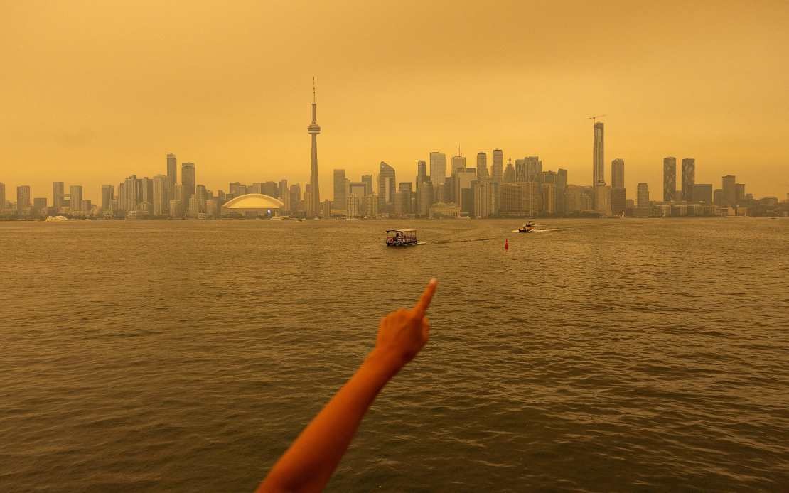 Ontario Wildfires Blanket Canadian Cities in Hazardous Smog, Halt Rail Services