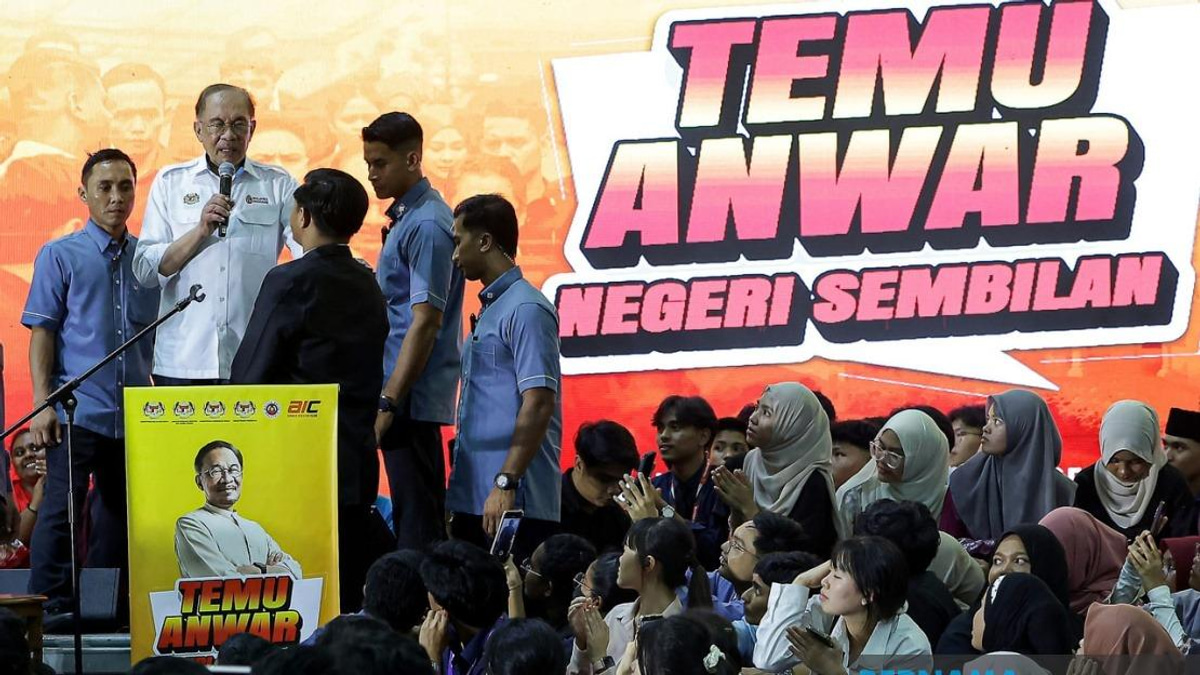PM Anwar Pushes For Grassroots Economic Gains From October F1 Race At Sepang