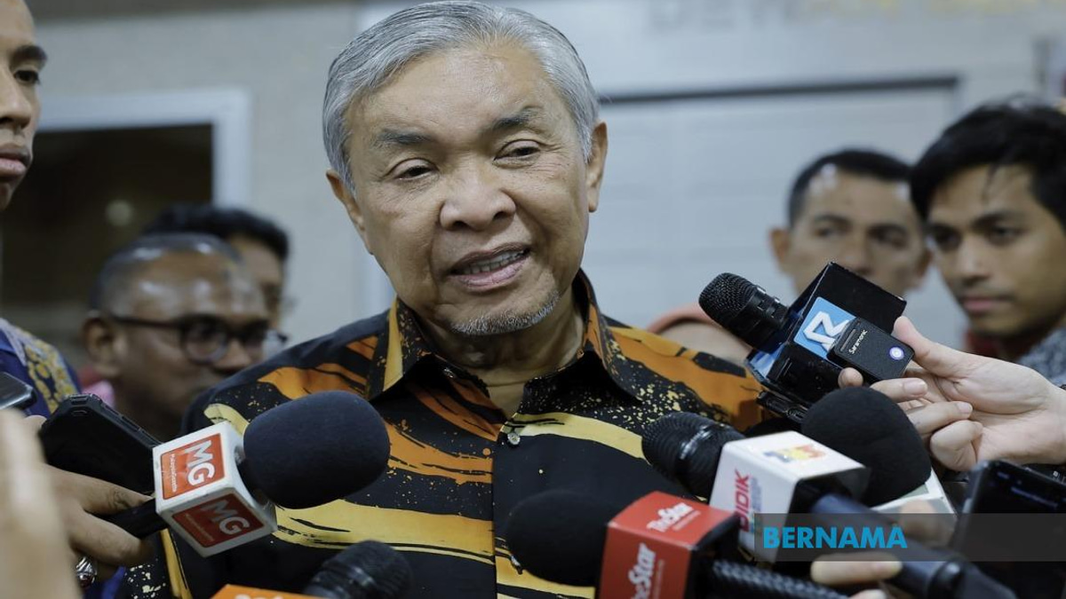 Civil Service Must Stay Above Politics, Says Ahmad Zahid