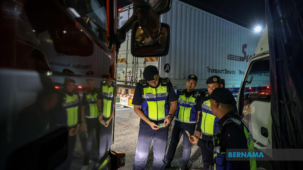 16 Drivers Caught With Drugs In Johor Road Safety Blitz