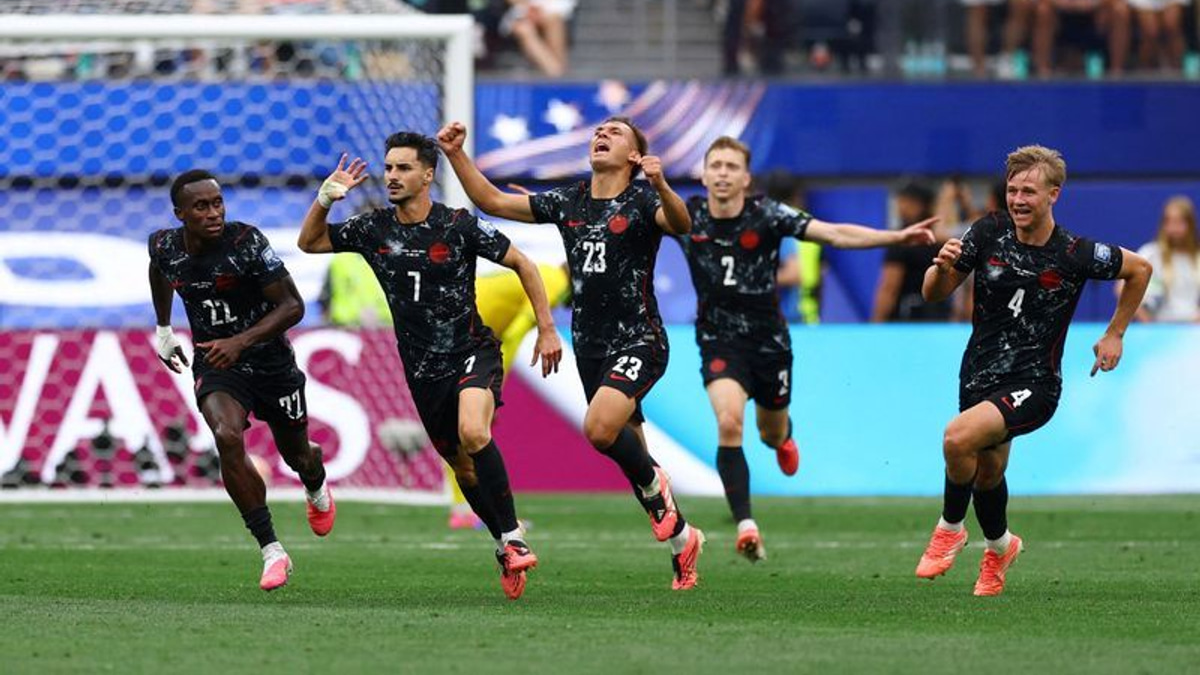 Eustaquio's dramatic stoppage-time goal sends Canada into World Cup knockout stage for first time