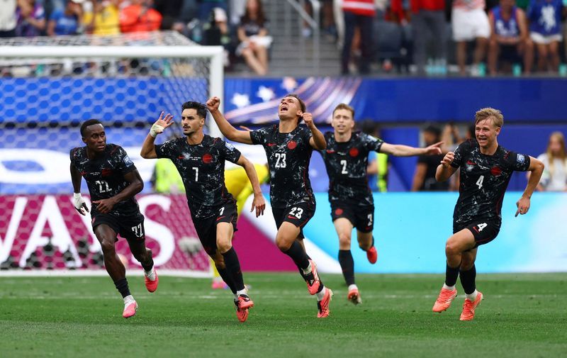 Eustaquio's dramatic stoppage-time goal sends Canada into World Cup knockout stage for first time