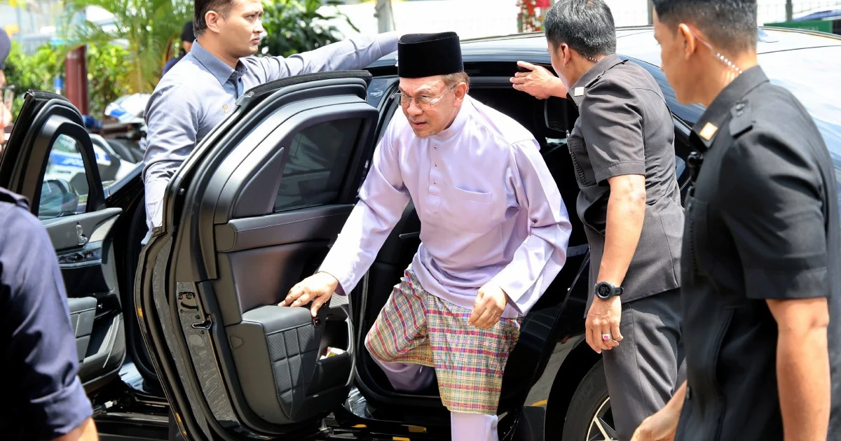 PM Anwar Urges Johor Election Contestants to Campaign with Humility and Integrity