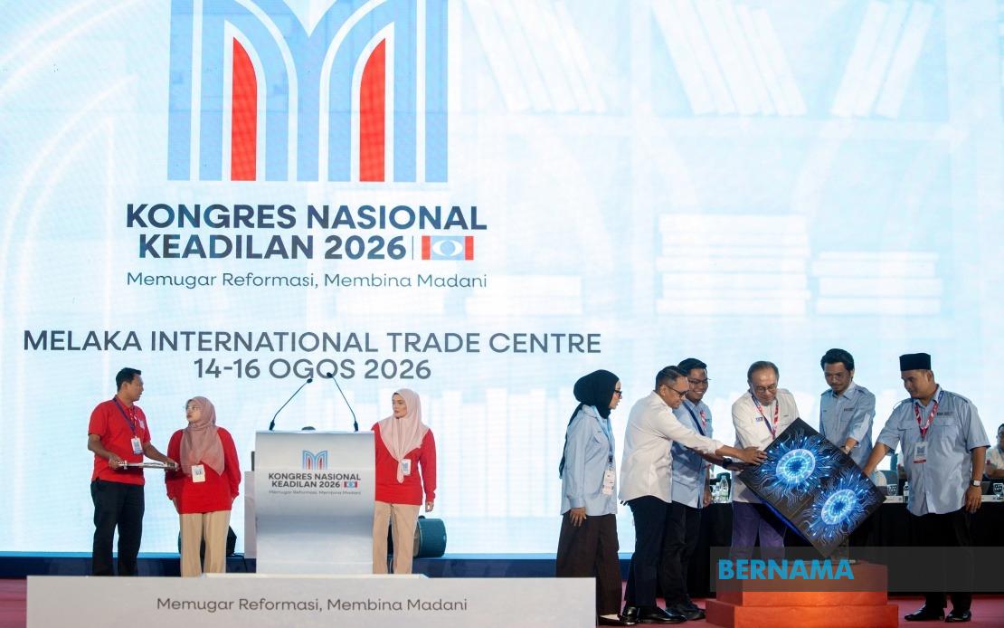 Anwar Launches PKR Youth Manifesto, Calls for 'Civilisational Renewal' Beyond Politics