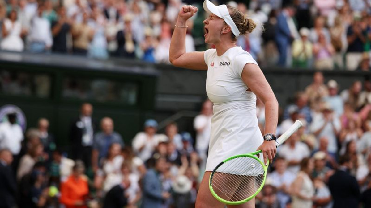 Krejcikova stages Centre Court comeback to edge past Andreeva into Wimbledon third round
