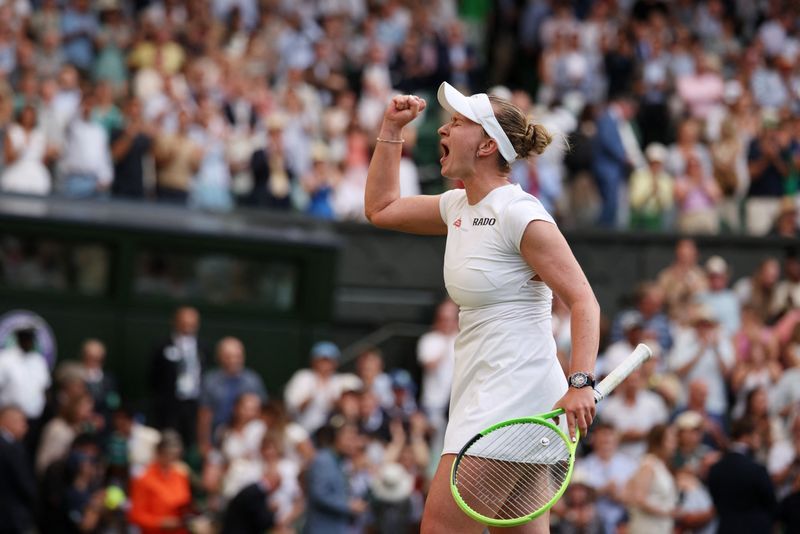 Krejcikova stages Centre Court comeback to edge past Andreeva into Wimbledon third round